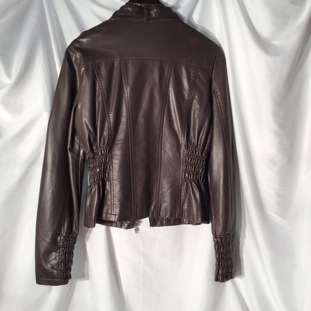 Guess Lightweight Jacket - Picture 2 of 8